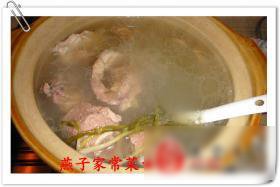 砂锅筒子骨