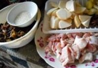 梅菜芋头红烧肉的做法 步骤2