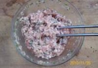 荠菜鲜肉百叶包的做法 步骤2