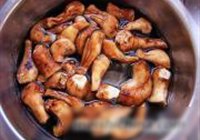 笋干焖鸭的做法 步骤3