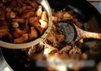 笋干焖鸭的做法 步骤12
