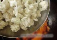 胡萝卜炒菜花的做法 步骤4