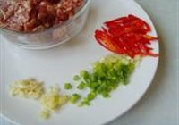 肉丸茄子煲的做法 步骤2