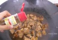 胡萝卜笋烧鸭的做法 步骤7