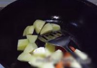 鸭腿炖土豆的做法 步骤7