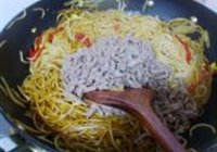 牛肉炒米粉的做法 步骤13