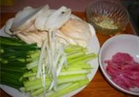鲍菇牛肉扣时蔬的做法 步骤2