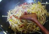 牛肉炒米粉的做法 步骤11