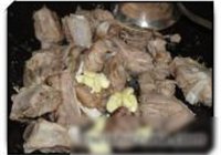 排骨烧土豆的做法 步骤6