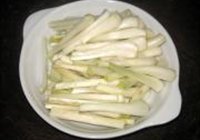 荞头炒湘腊肉的做法 步骤4