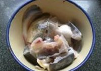 水煮鱼头的做法 步骤2