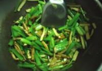 西芹炒豆干的做法 步骤6