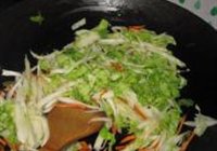 白菜炒腊肠的做法 步骤7