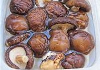 香菇黄豆凤爪汤的做法 步骤3