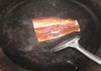 荞头炒湘腊肉的做法 步骤2