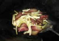 荞头炒湘腊肉的做法 步骤7