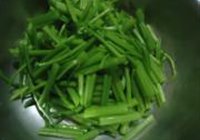 西芹炒豆干的做法 步骤3