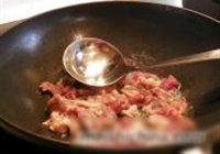 蘑菇玉米芯小炒肉的做法 步骤3