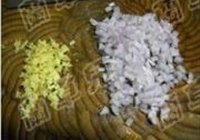 微波孜然葱香烤鸡的做法 步骤3