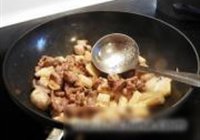 蘑菇玉米芯小炒肉的做法 步骤6