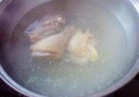 白菜粉皮炖鸡的做法 步骤2