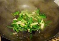 蒜苗炒鸡蛋的做法 步骤3