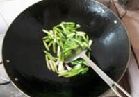 蒜苗炒豆腐的做法 步骤4