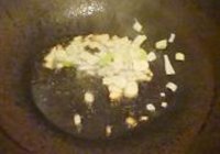 蒜苗炒鸡蛋的做法 步骤2