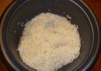 西兰花腊肠蛋饭的做法 步骤3