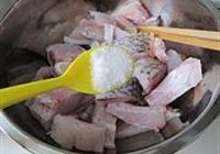 椒麻鱼条的做法 步骤3