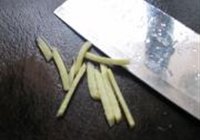 特色蒸鲈鱼的做法 步骤11