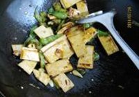 擂辣椒炒豆干的做法 步骤8