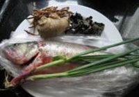 特色蒸鲈鱼的做法 步骤1