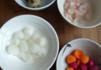 鲜虾五彩萝卜汤的做法 步骤1