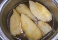 美容汤花胶炖鸡的做法 步骤6