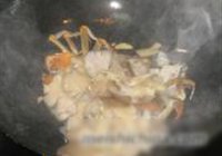螃蟹煮年糕的做法 步骤5