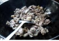 笋干烧鸭的做法 步骤3