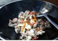 笋干烧鸭的做法 步骤4