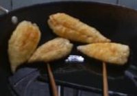 美容汤花胶炖鸡的做法 步骤3