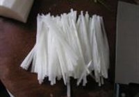 椒油萝卜丝的做法 步骤2