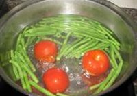 蒜香番茄浇豇豆的做法 步骤4