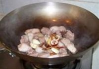 胡萝卜红烧肉的做法 步骤3