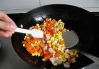 炒三丁的做法 步骤10