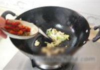 手撕包菜的做法 步骤3