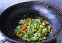 剁椒炒尖辣椒的做法 步骤7