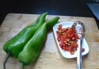 剁椒炒尖辣椒的做法 步骤1
