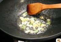 火腿烩芦笋蘑菇的做法 步骤6