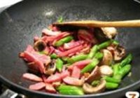 火腿烩芦笋蘑菇的做法 步骤8