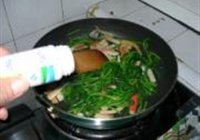 菠菜炒蟹棒的做法 步骤10