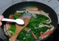 菠菜炒蟹棒的做法 步骤9